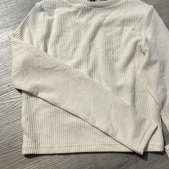 H&M LONG SLEEVE. - Picture 3 of 5